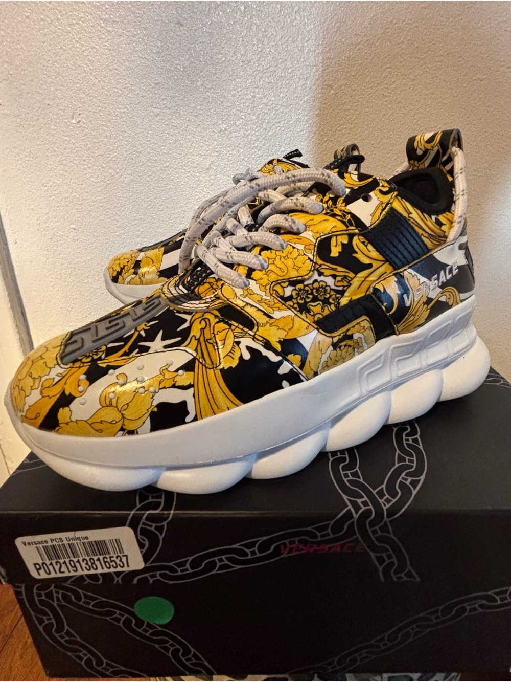 Versace Chain Reaction Black & Yellow Baroque Pattern Sneakers Size 37 Women’s
